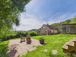 Garden and side elevation- click for photo gallery